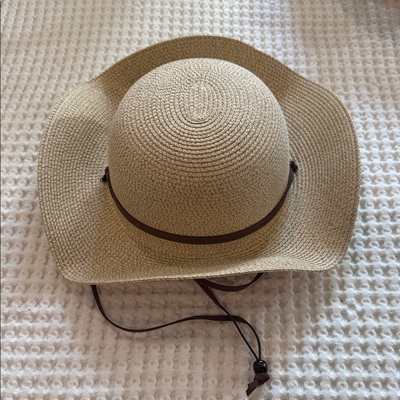 Furtalk Accessories - Furtalk tan straw hat with brown leather strap